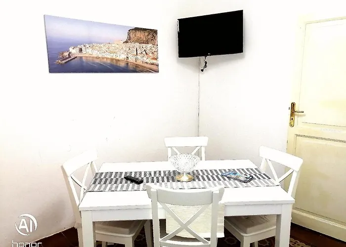 Casa Dei Normanni Ruggero * Cefalù