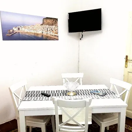 Casa Dei Normanni Ruggero * Cefalu